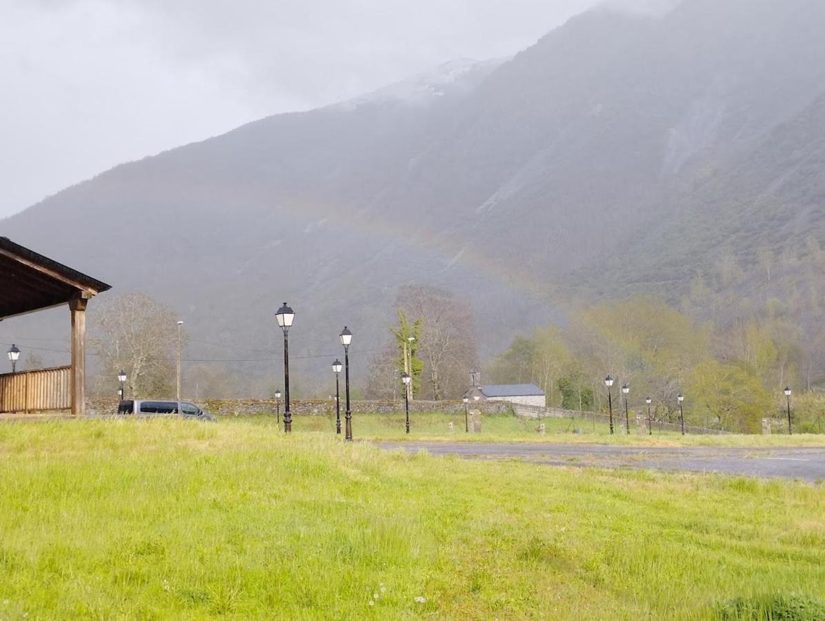 Camping La Zarapica - Palacios Del Sil Exteriör bild